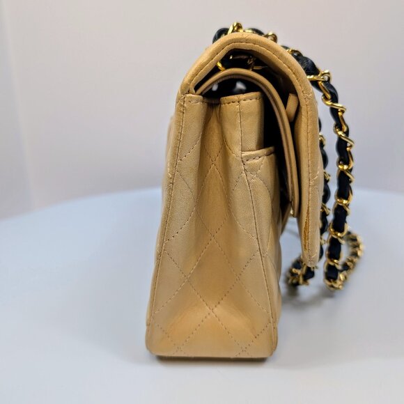 Chanel Vintage Classic Double Flap Bag in Cream Lambskin with Gold Hardware - Picture 6 of 16